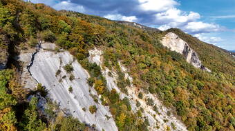 Routeninfos und Topos zum Klettergebiet «Oberbuchsiten» findest du im Kletterführer «Schweiz plaisir JURA» von edition filidor.