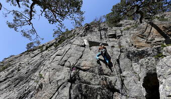 Routeninfos und Topos zum Klettergebiet «La Dyure» findest du im Kletterführer «Schweiz Plaisir West 2019» von edition filidor.