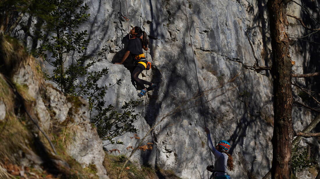 Routeninfos und Topos zum Klettergebiet «Plattenkreuz – Plattenwand» findest du im Kletterführer «Schweiz plaisir OST» von edition filidor.