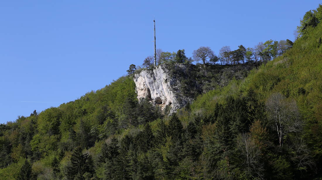 Routeninfos und Topos zum Klettergebiet «Sendeturm» findest du im Kletterführer «Schweiz extrem JURA» von edition filidor.