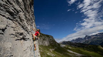 Routeninfos und Topos zum Klettergebiet «Ruegig» findest du im Kletterführer «Schweiz plaisir OST» von edition filidor.