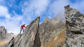 Routeninfos und Topos zum Klettergebiet «Six Carro» findest du im Kletterführer «Schweiz Plaisir West Band 2» von edition filidor.