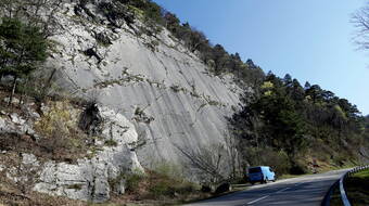 Routeninfos und Topos zum Klettergebiet «Dalle de la Verriere» findest du im Kletterführer «Schweiz plaisir JURA» von edition filidor.