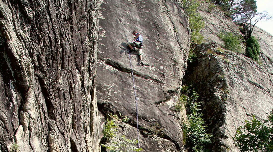 Routeninfos und Topos zum Klettergebiet «Gran Rotsa» findest du im Kletterführer «Schweiz Plaisir SUD 2020» von edition filidor.