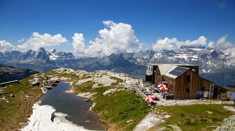 Routeninfos und Topos zum Klettergebiet «Leglerhütte» findest du im Kletterführer «Schweiz plaisir OST» von edition filidor.