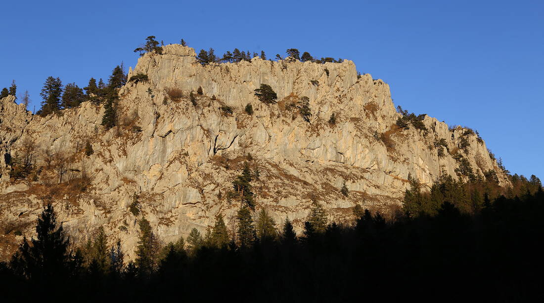 Routeninfos und Topos zum Klettergebiet «Les Sommêtres» findest du im Kletterführer «Schweiz plaisir JURA» von edition filidor.