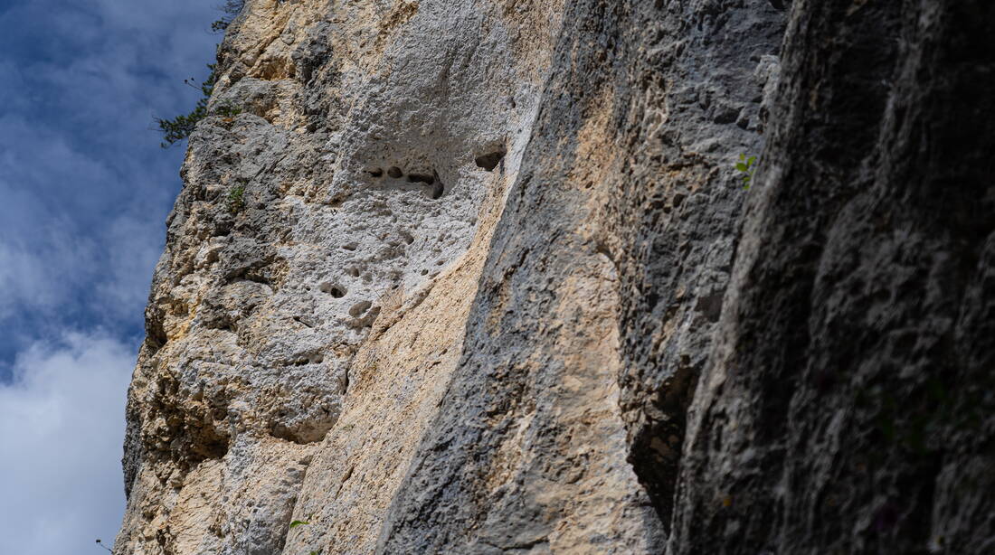 Routeninfos und Topos zum Klettergebiet «Souboz» findest du im Kletterführer «Schweiz plaisir JURA» von edition filidor.