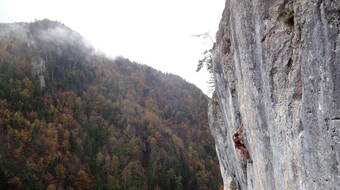 Routeninfos und Topos zum Klettergebiet «Soulce» findest du im Kletterführer «Schweiz plaisir JURA 2017» von edition filidor.